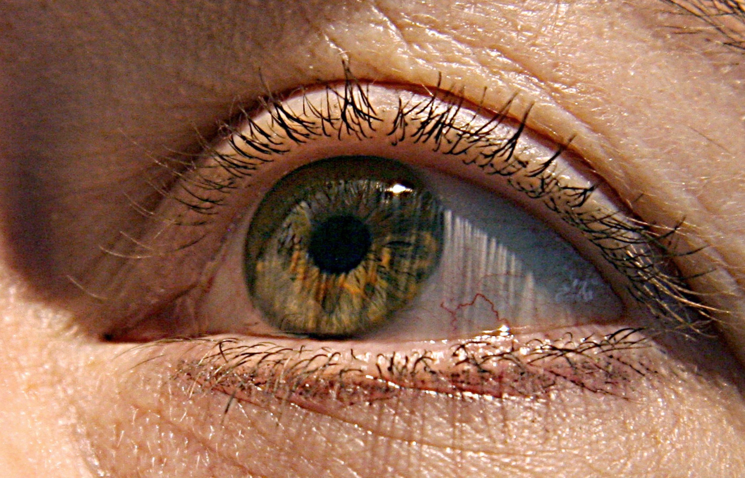 01_16_eye