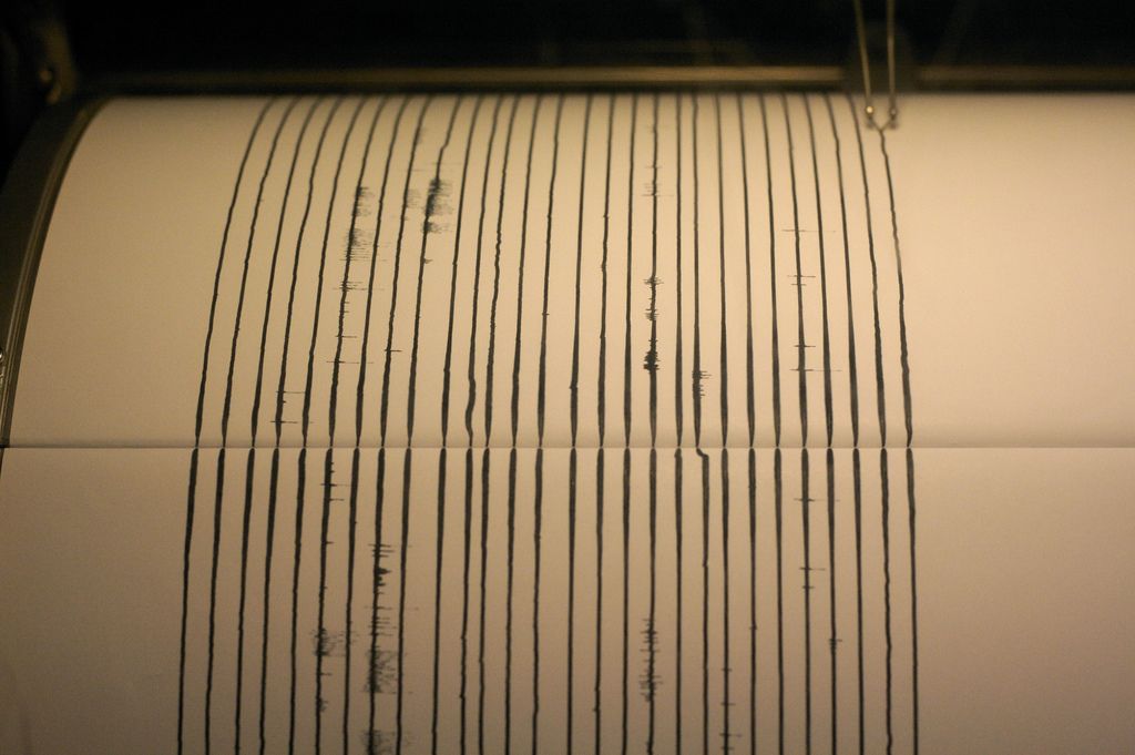 01_19_seismograph_earthquake