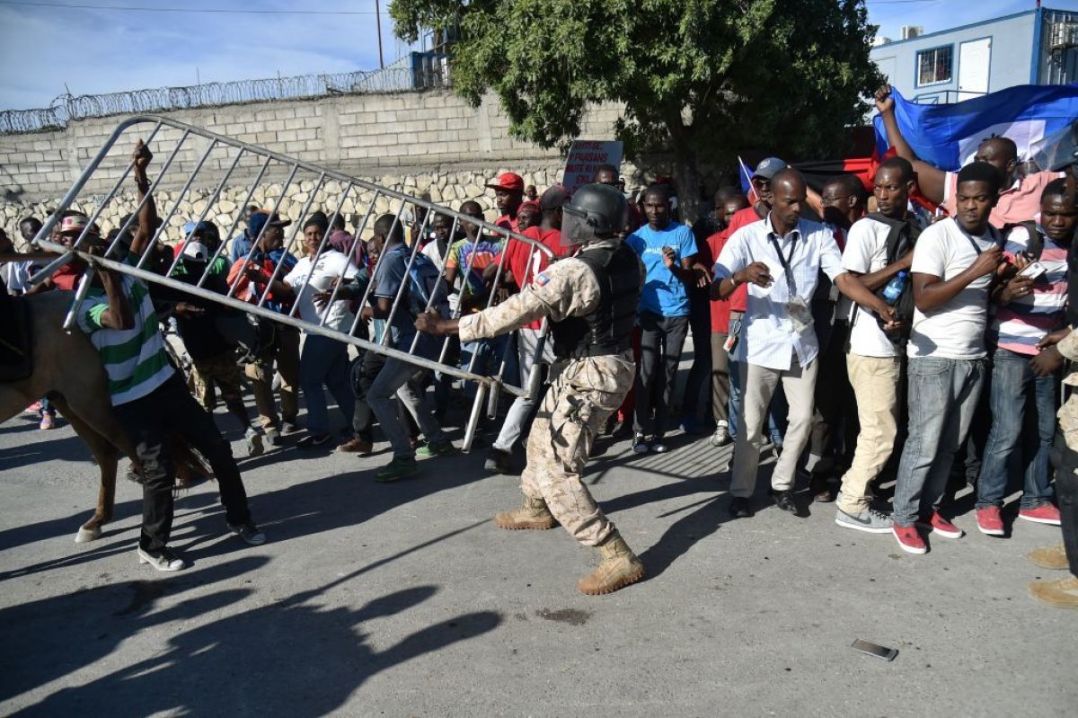 12318_Haiti_Protest_Shithole