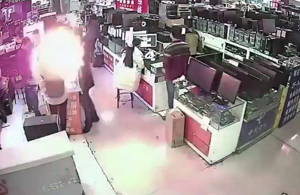 Video Iphone Battery Explodes In Man S Face After He Bites It Newsweek