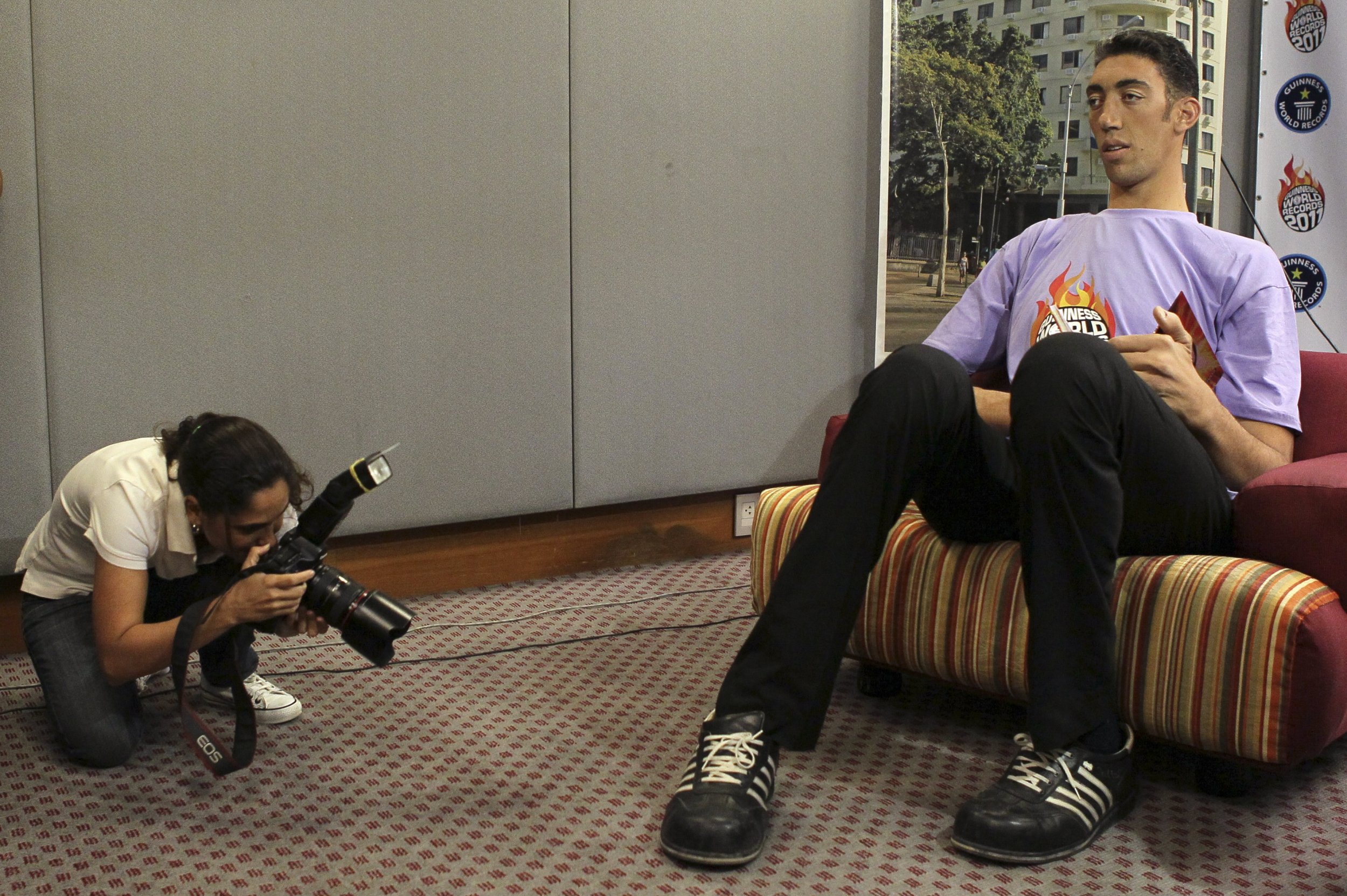 World's Tallest Man and World's Shortest Woman Meet in Egypt