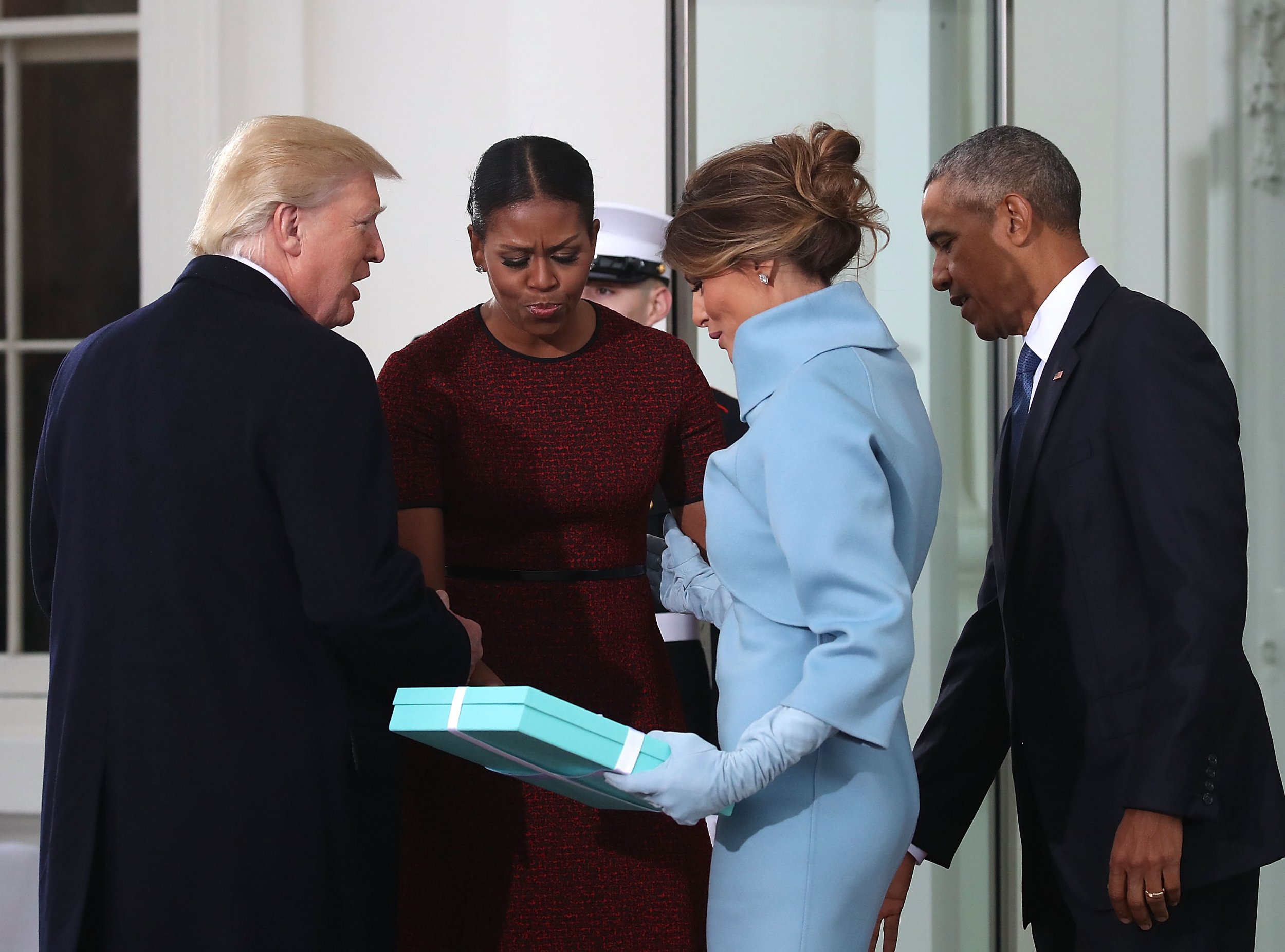 Melania Trump gives Michelle Obama a Tiffany box