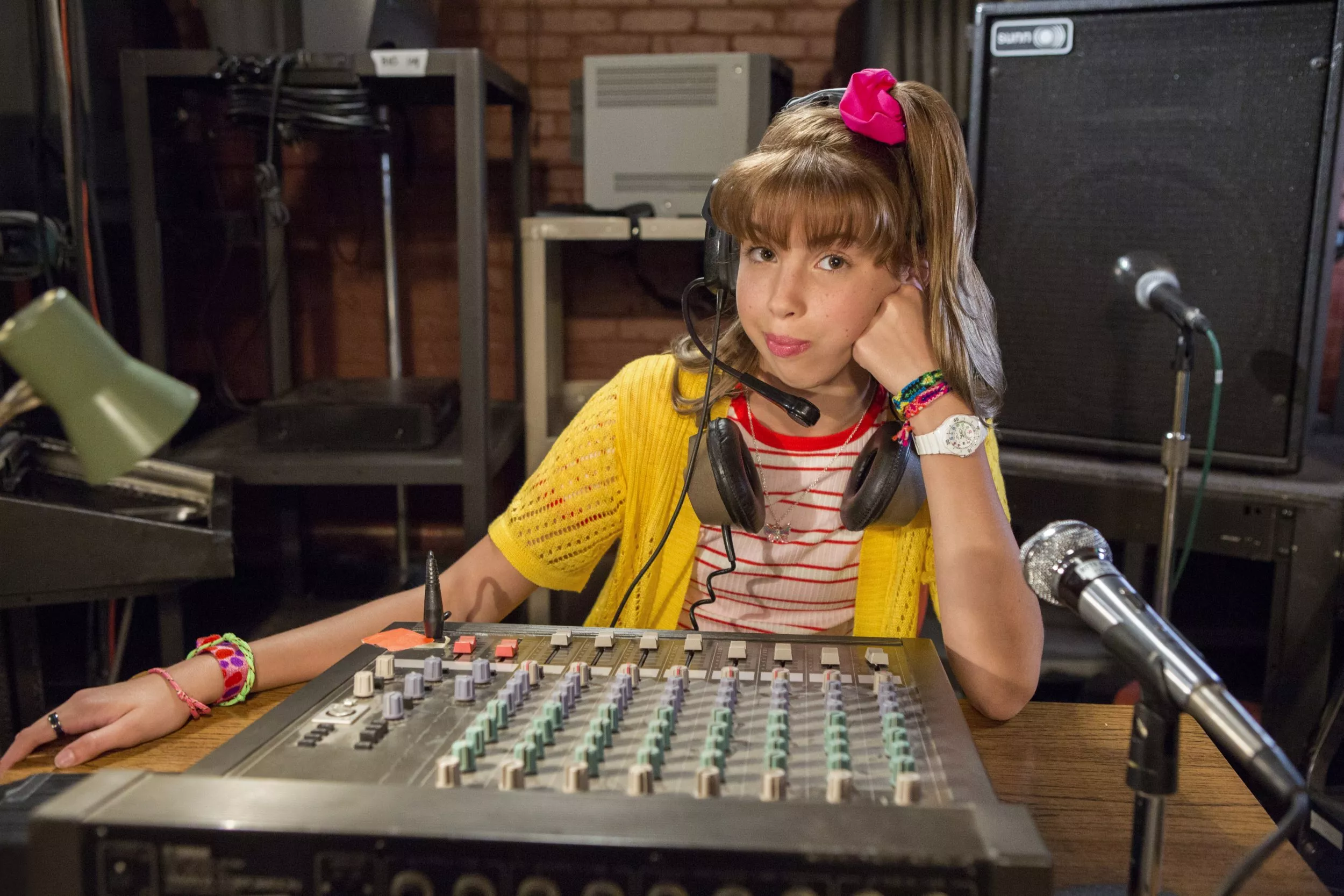 Every '90s Reference in Netflix's 'Everything Sucks!' Pilot (There Are A Lot) - Vimarsana News