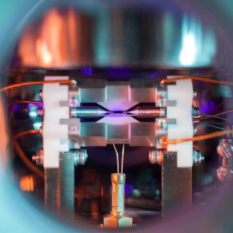 2_14_Single Atom in Ion Trap