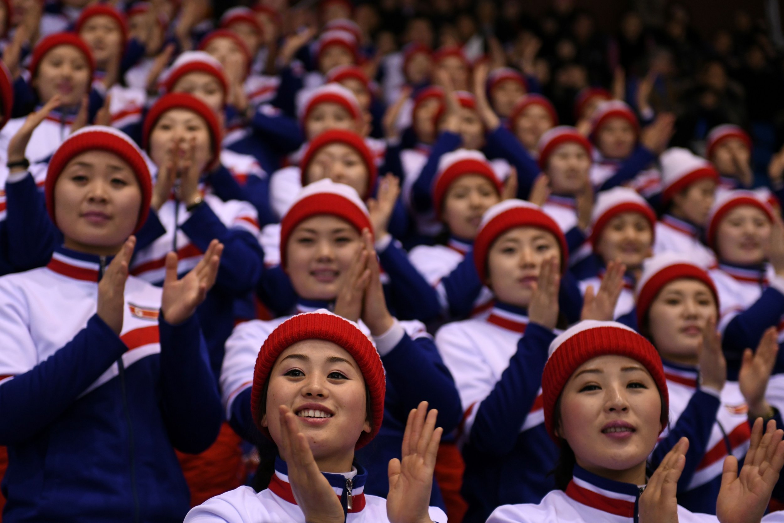 North Korean Cheerleader Caught Clapping for U.S. Skaters ...