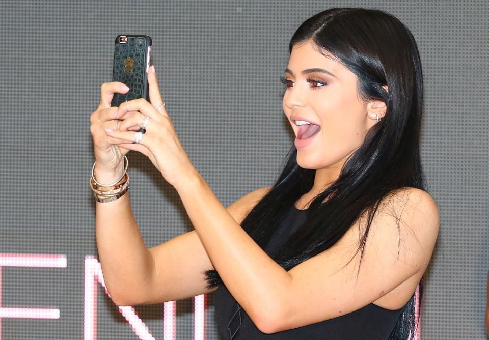 Kylie Jenner Seemingly Cost Snapchat 1 3 Billion With A Single Tweet