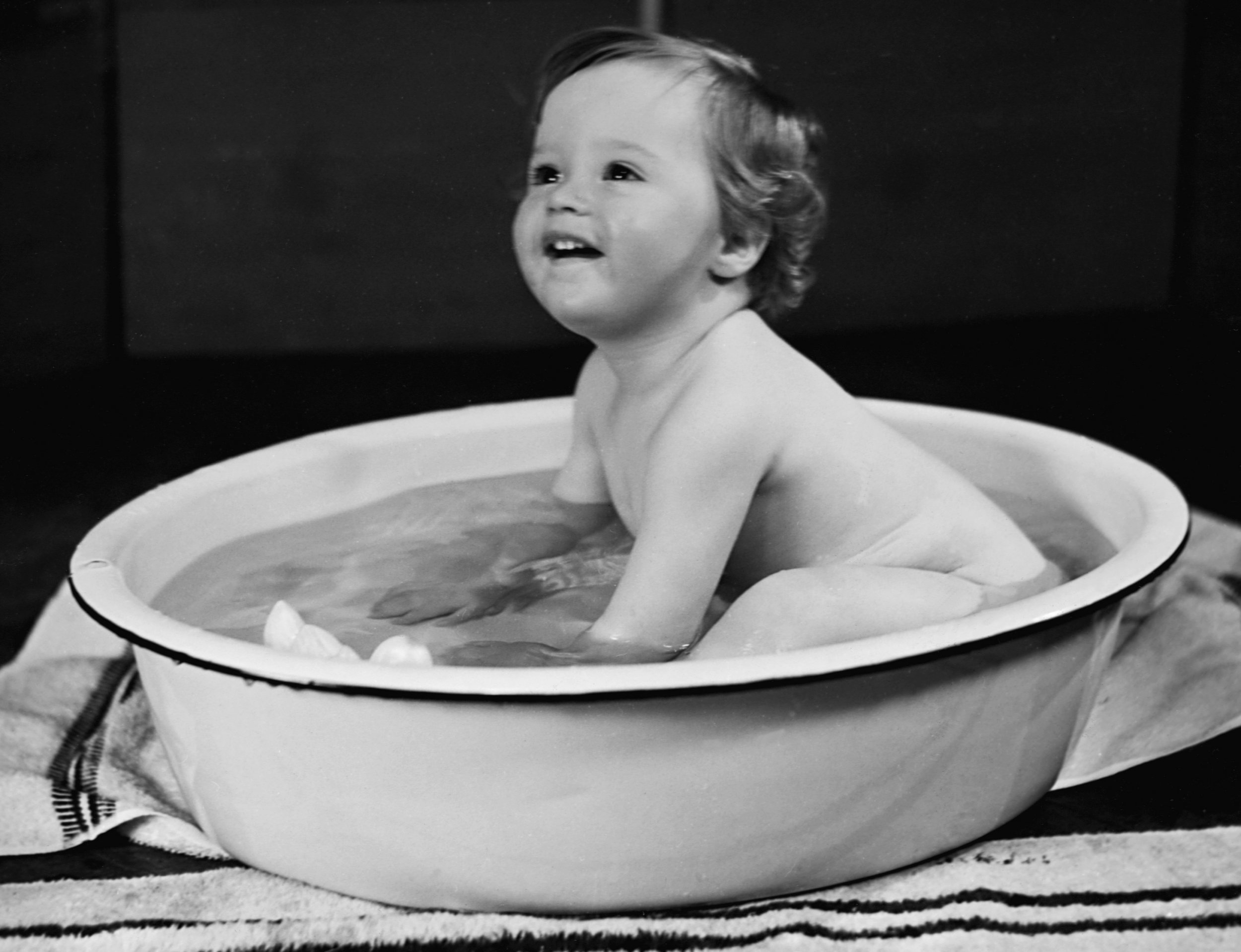 How To Soften Bath Water For Baby - How Often Should You Bathe a Baby? | Cleanipedia : You might find that some of.