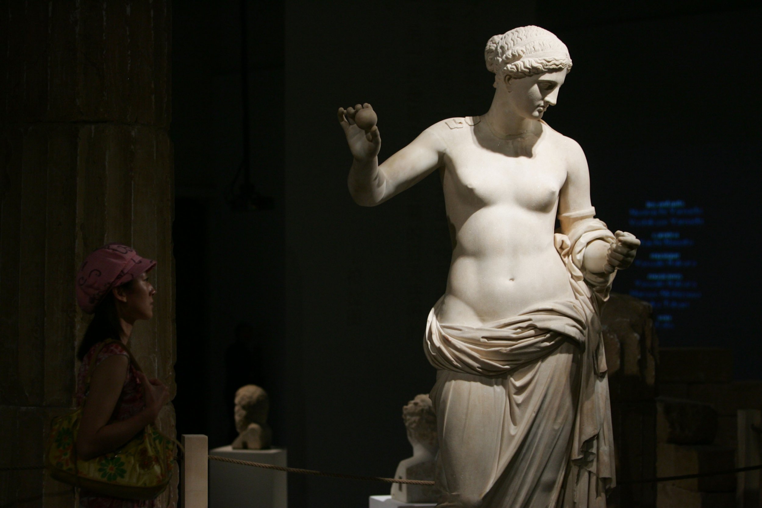 ancient greek statues of aphrodite