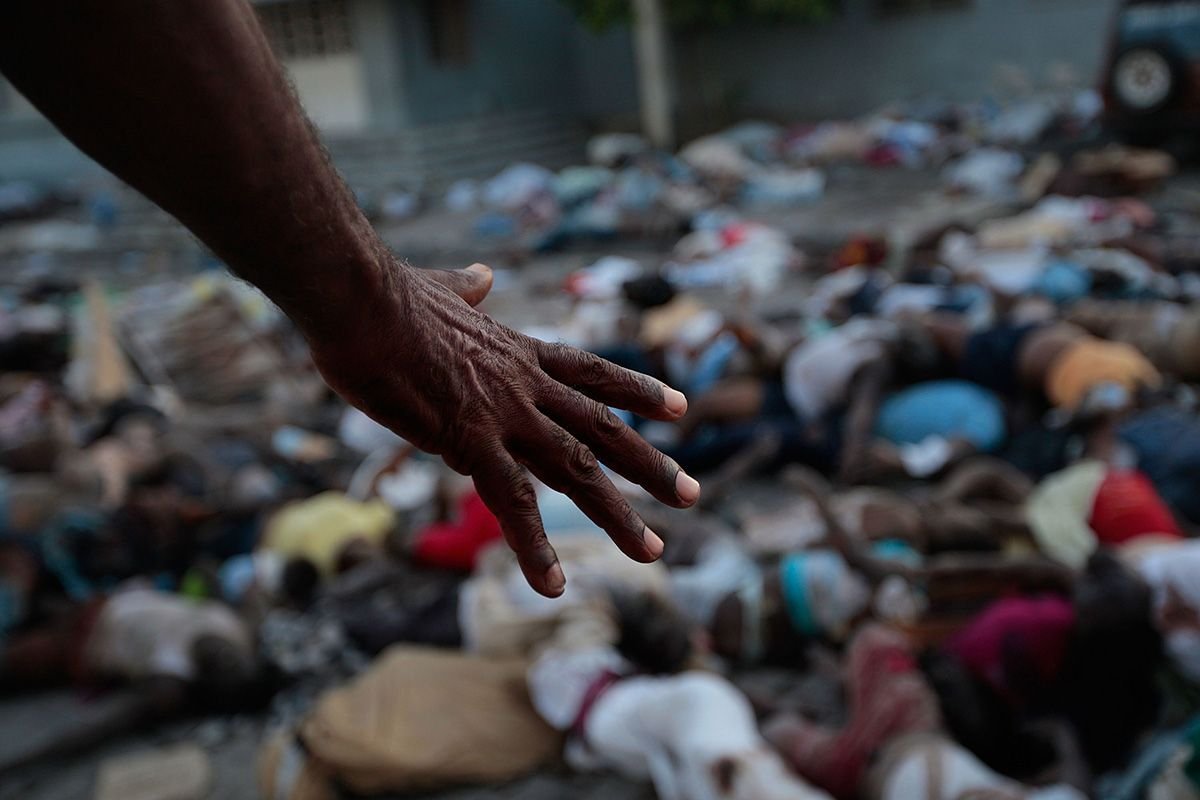 20100115 haiti bodies