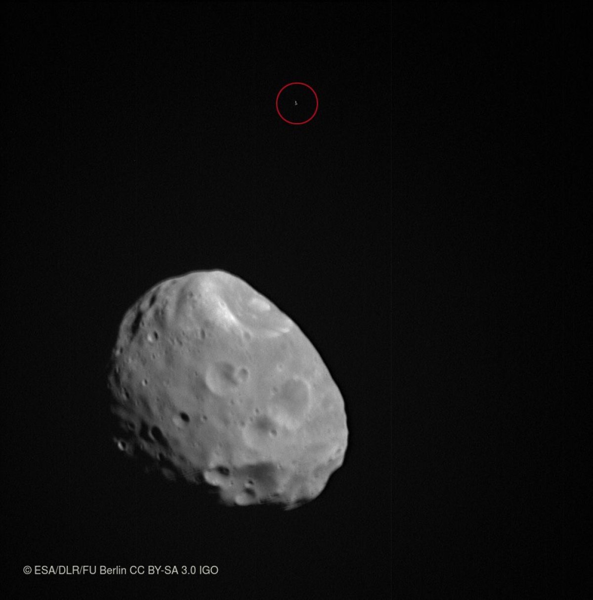 Phobos_and_background_star