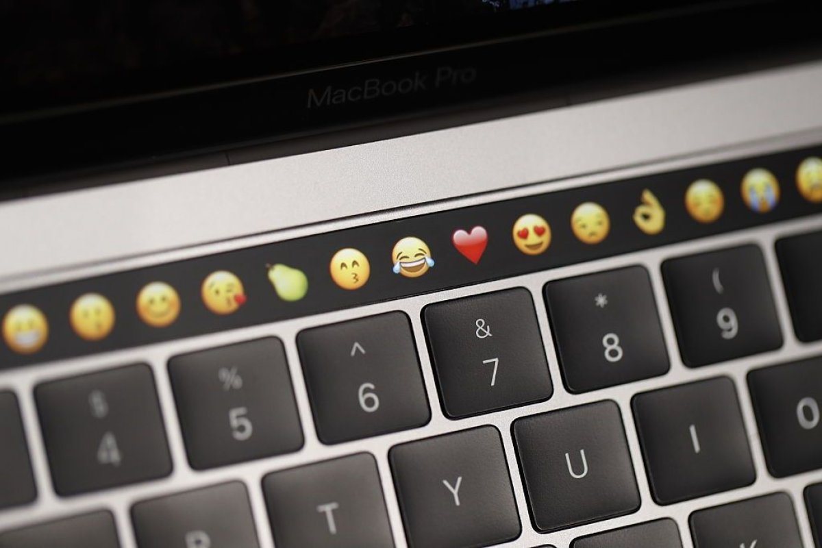 apple patent macbook keyboard touchscreen