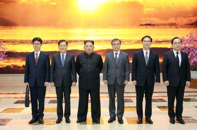 RTS1MBHM Kim Jong Un South Korean delegation