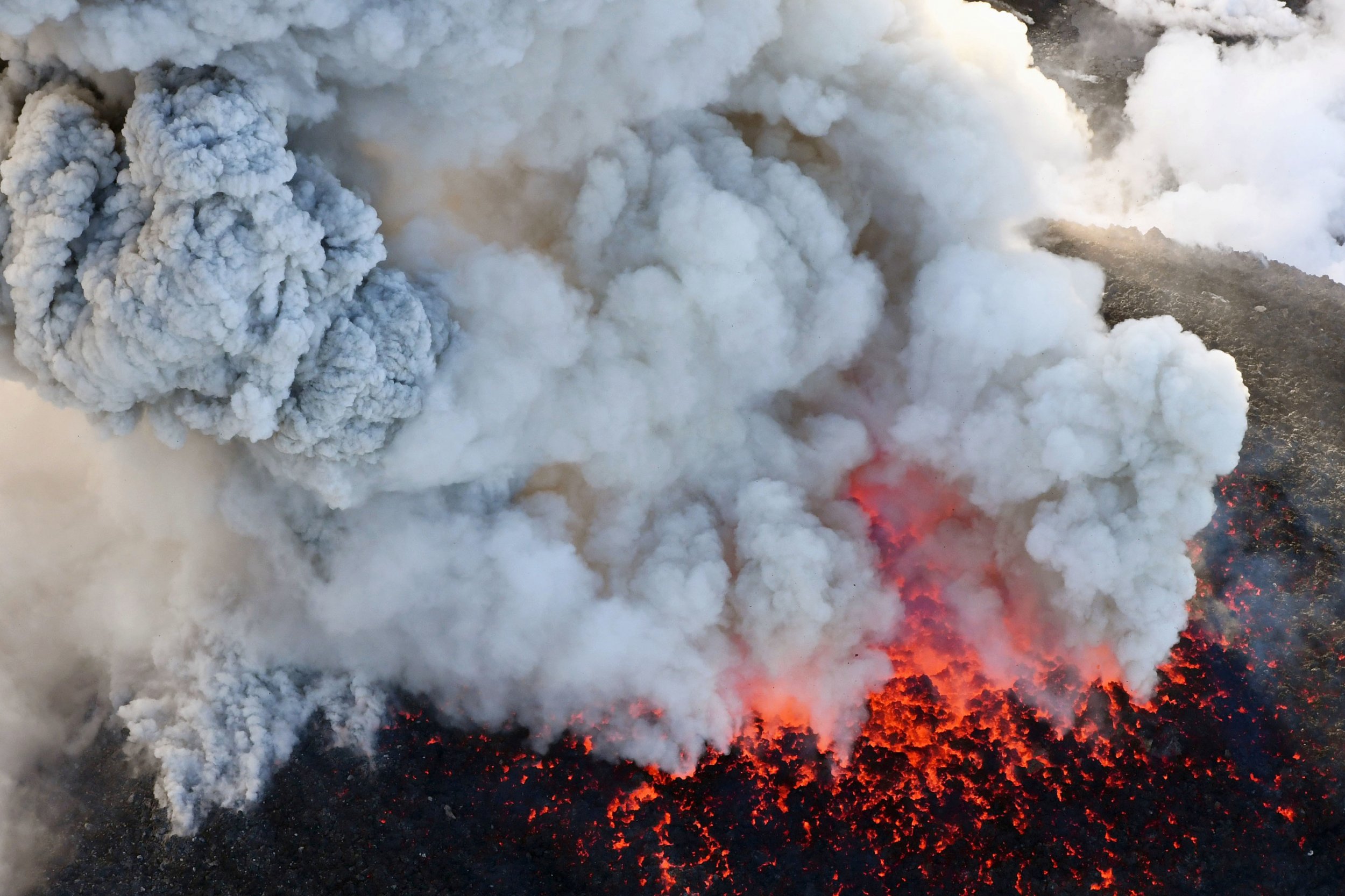 Photos Japanese Volcano  Shinmoedake Eruption  Sends Smoke  