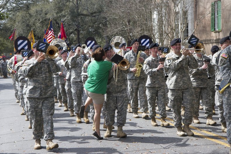 1825533 Savannah St. Patrick's Day parade kissing