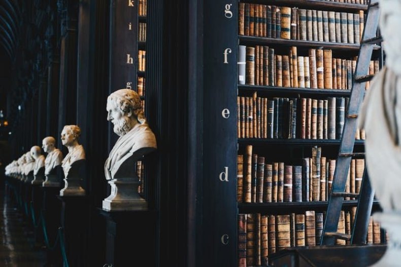 3_8_Library Busts