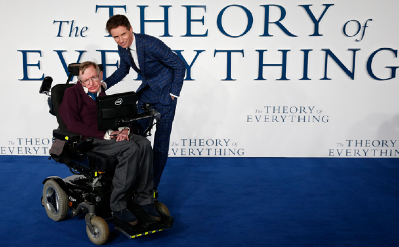 Eddie Redmayne Offers Tribute to Stephen Hawking