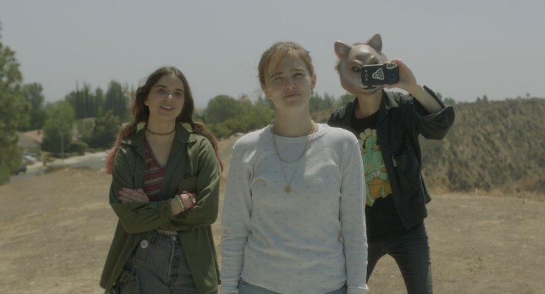 Flower_still-1_Dylan-Gelula_Zoey-Deutch_Maya-Eshet