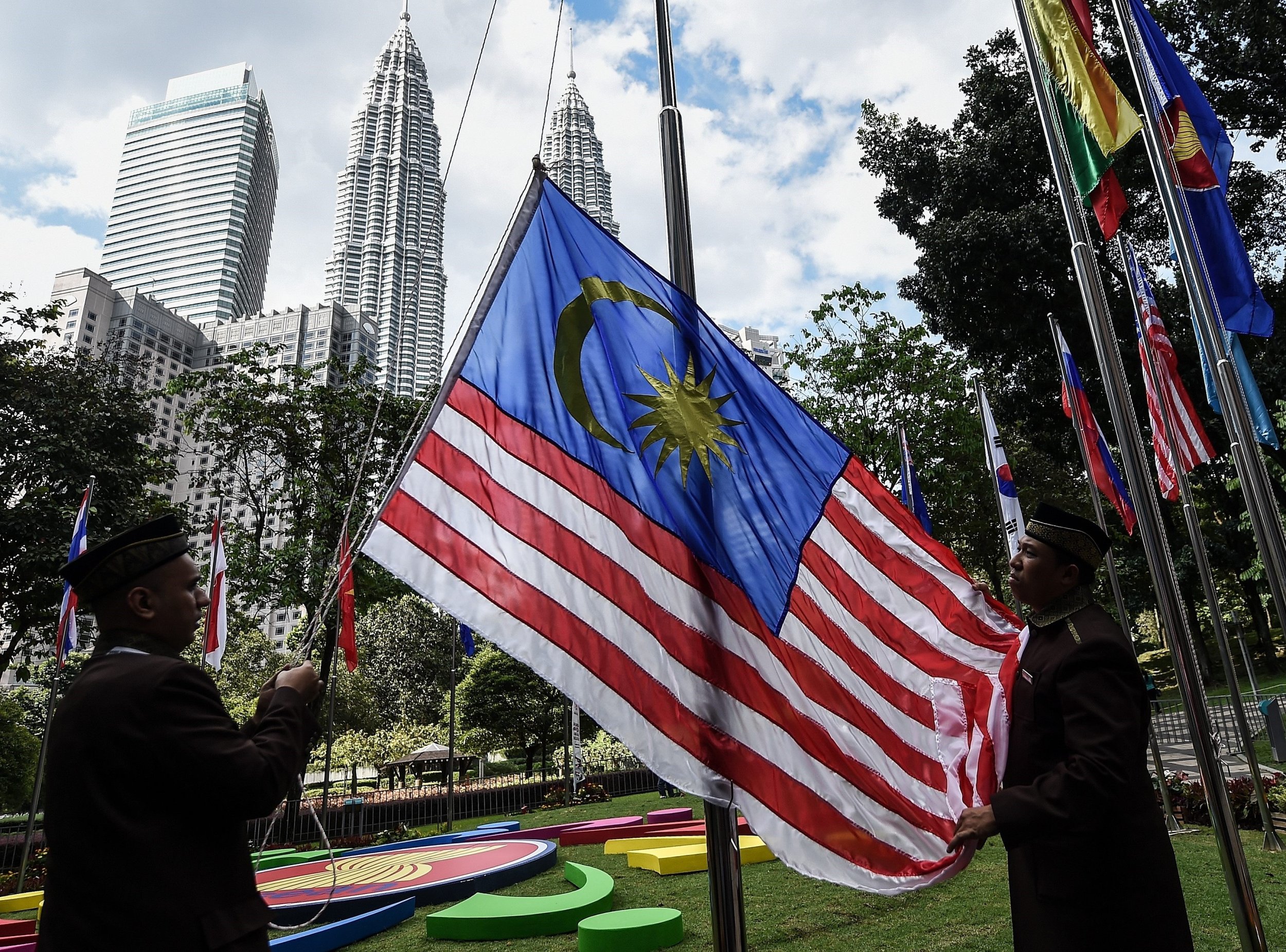 Man Referred to FBI After His Malaysian Flag Was Mistaken for ISIS