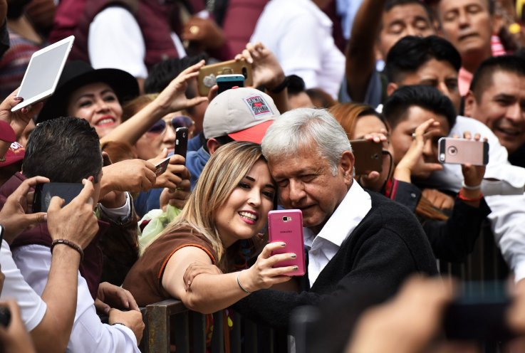 03_21_Obrador_Selfie 03_21_Obrador_Selfie