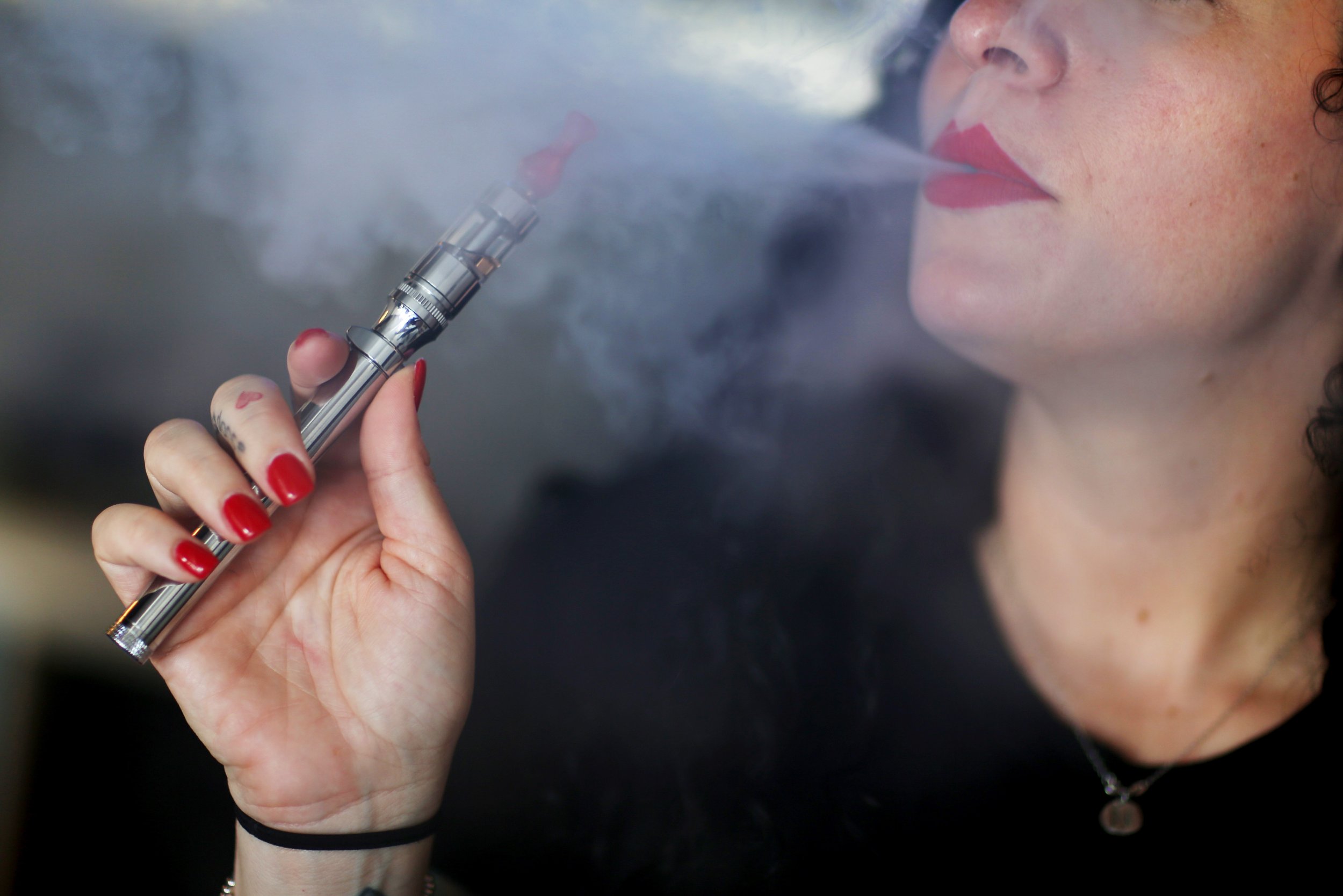 Vaping Won t Stain Teeth Unlike Cigarettes New Study Suggests