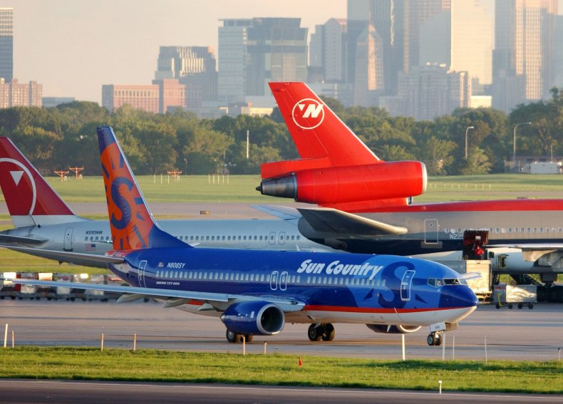 A Sun Country Airlines Boeing 737-800