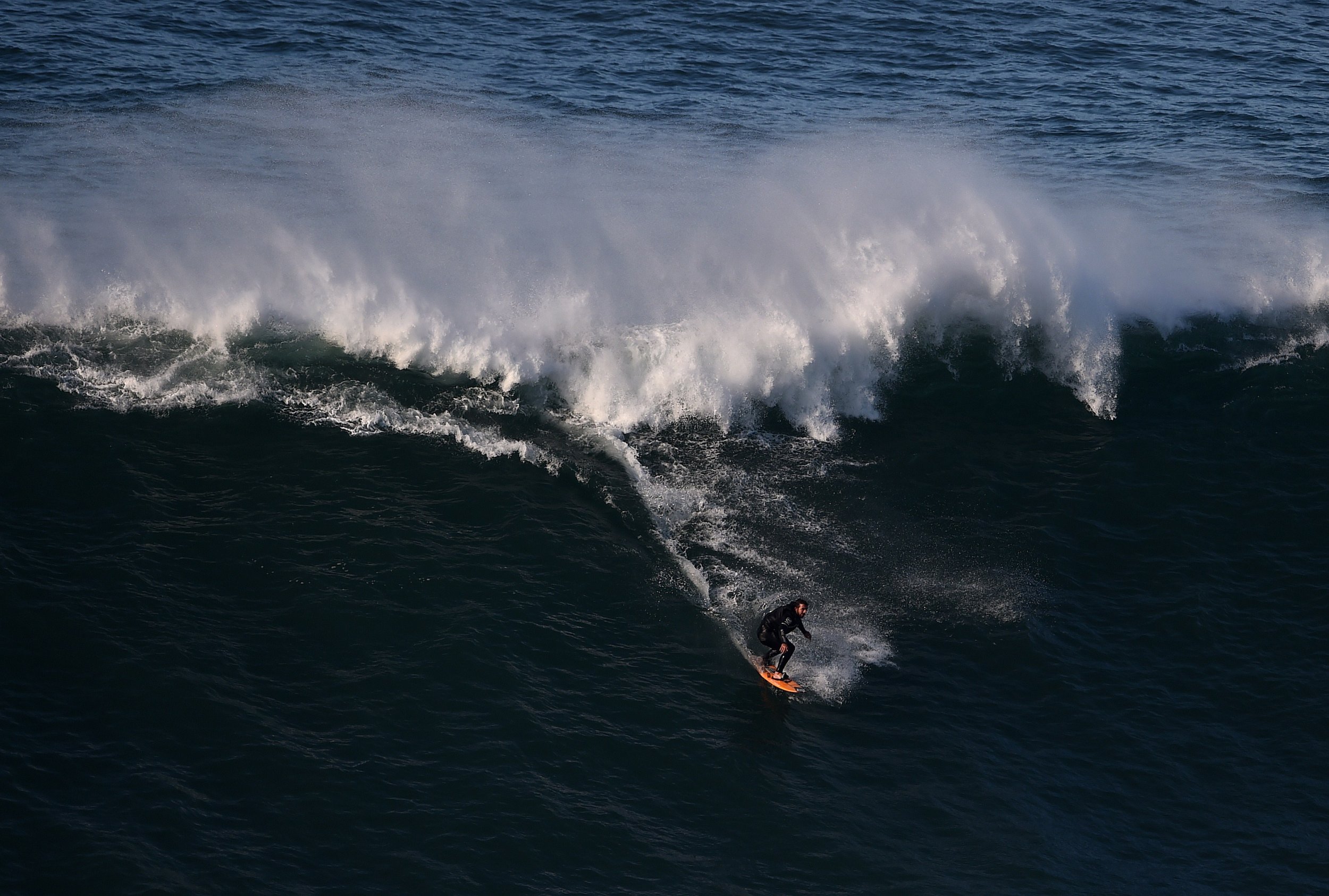 watch-brazilian-surfer-rodrigo-koxa-break-the-record-for-largest-wave