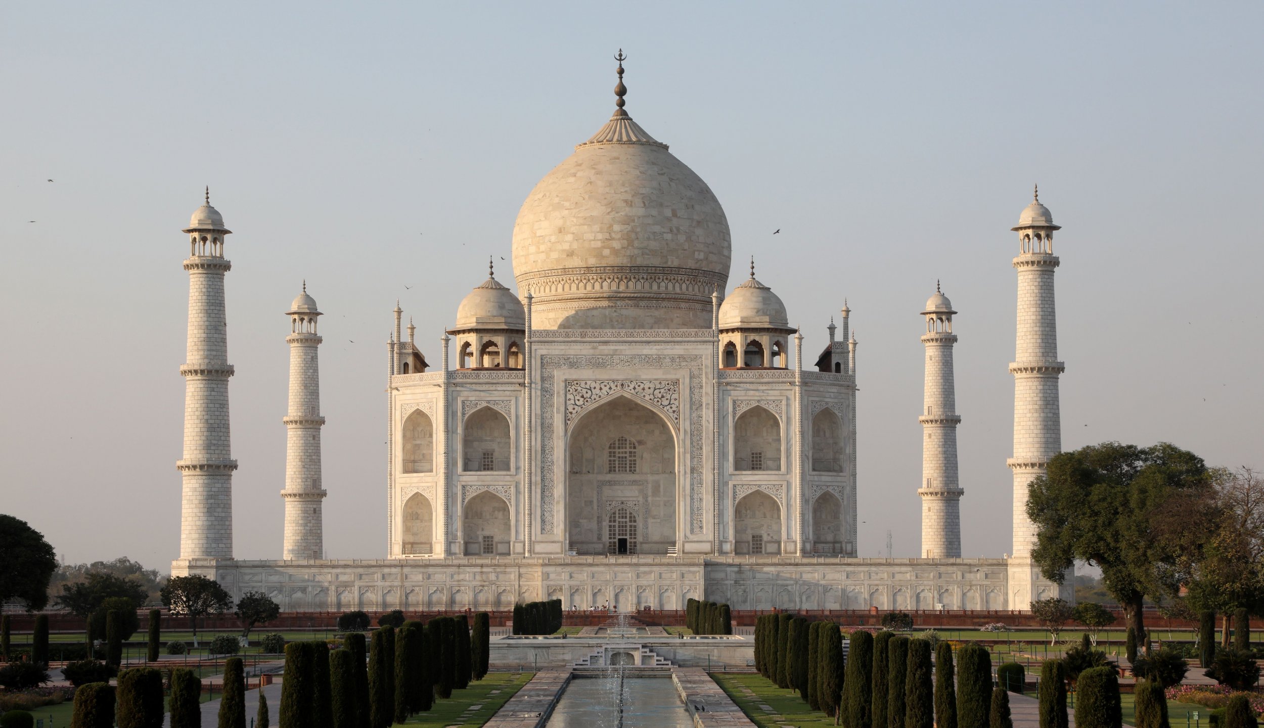 India's Taj Mahal Is Changing Color Because of Insect Feces and Pollution