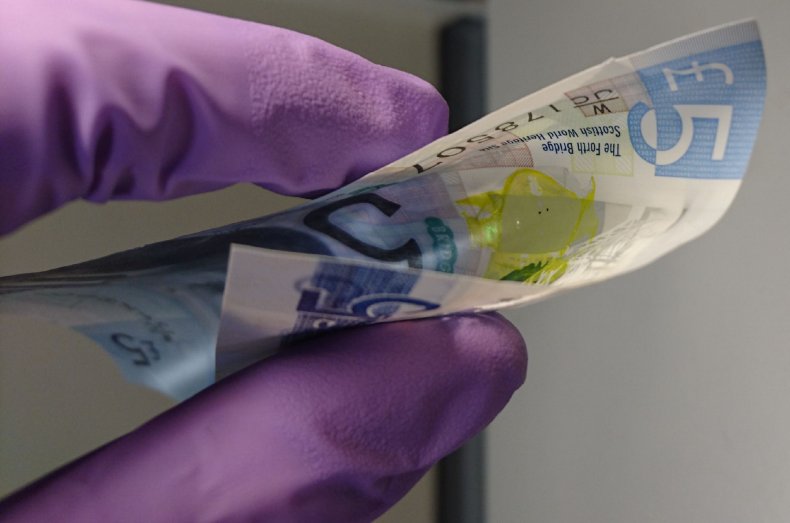 laser on banknote_preview