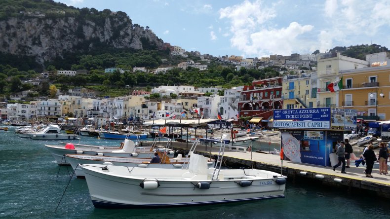 05_03_Capri_harbor