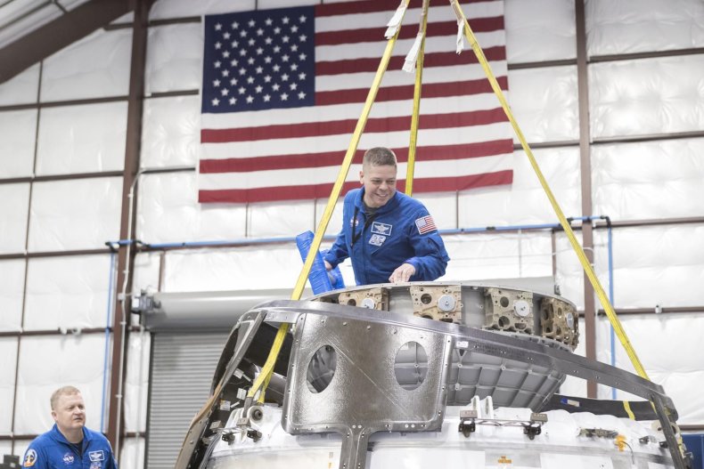 spacex dragon capsule