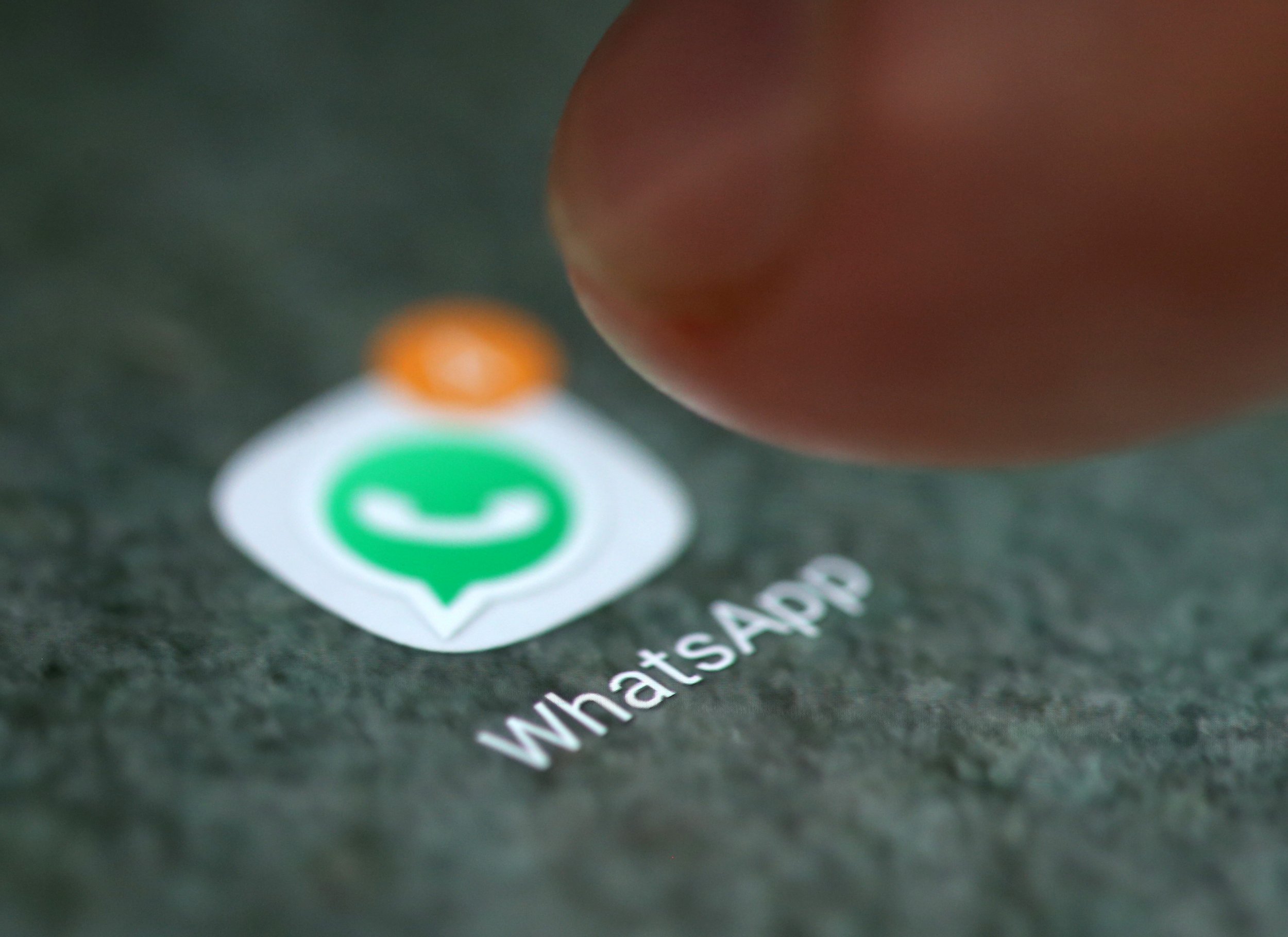 WhatsApp 'Text Bomb': Emoji Messages Crash Apps and Smartphones in Seconds