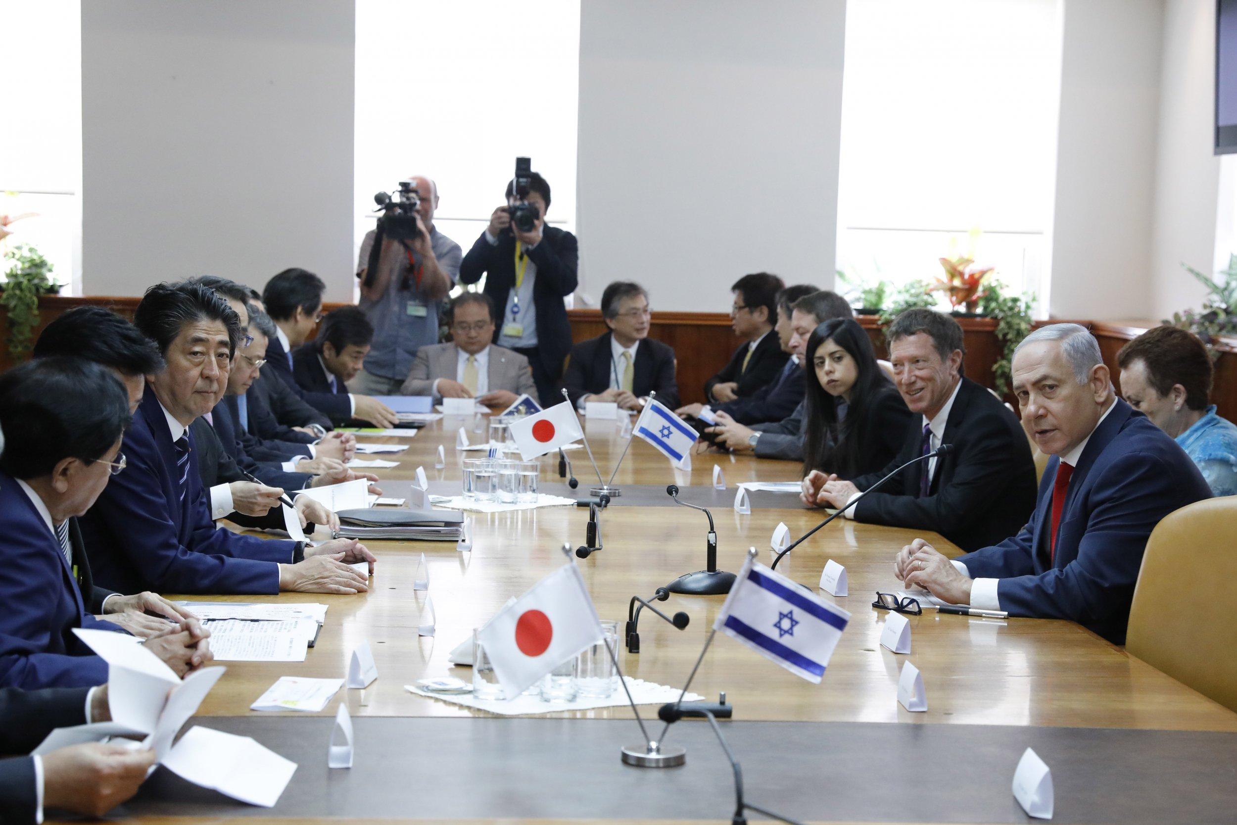 Israel Serves Japanese Prime Minister Dessert in a Shoe, Causing ...