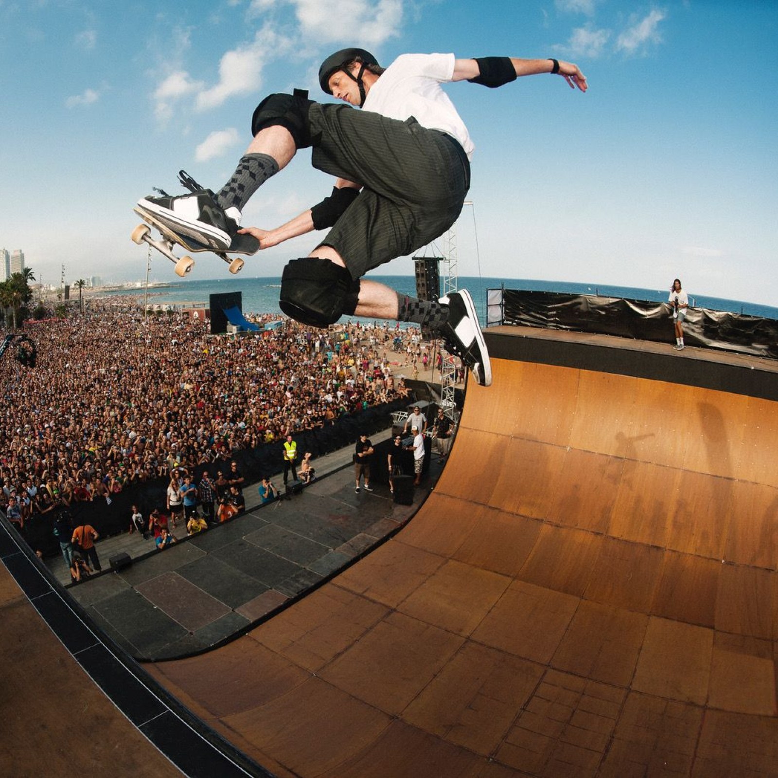 Minachting Vul in zand Tony Hawk at 50: Skateboarding Legend Talks Career, Fame and 'The Simpsons'