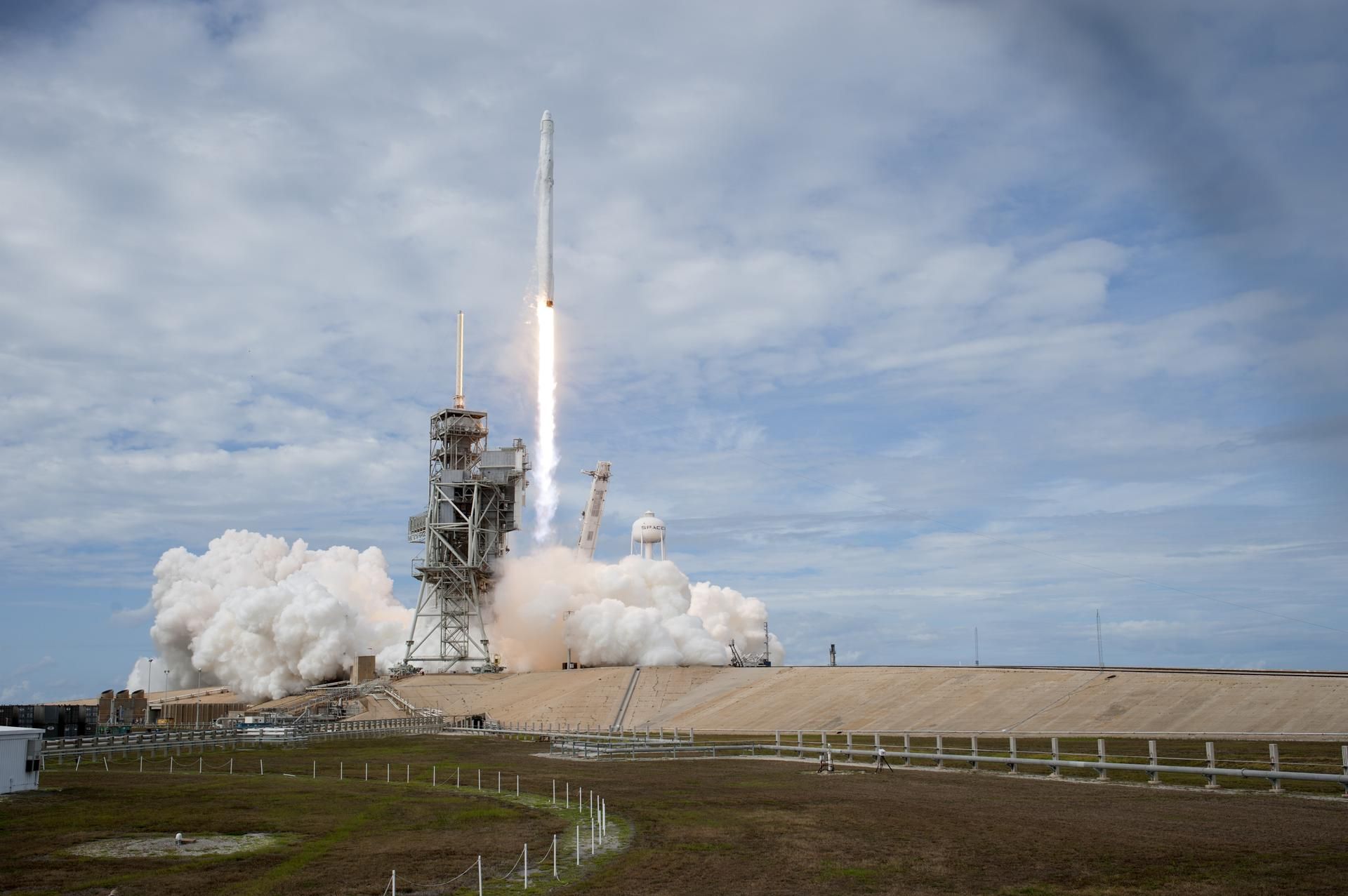 Watch Live Stream SpaceX Block 5 Falcon 9 Launch Newsweek