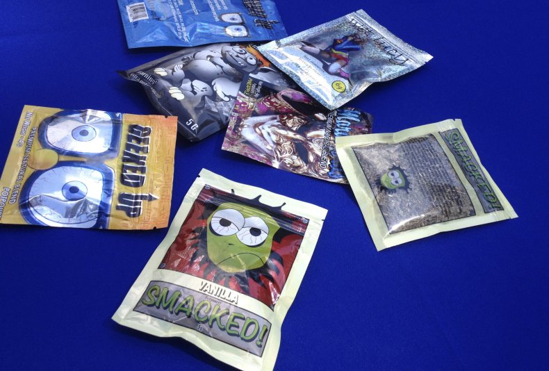 5_20_Synthetic Weed 5_20_Synthetic Weed