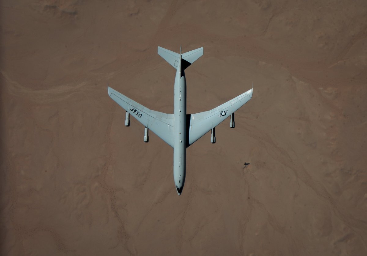KC-135 refuels F-22, JSTARS