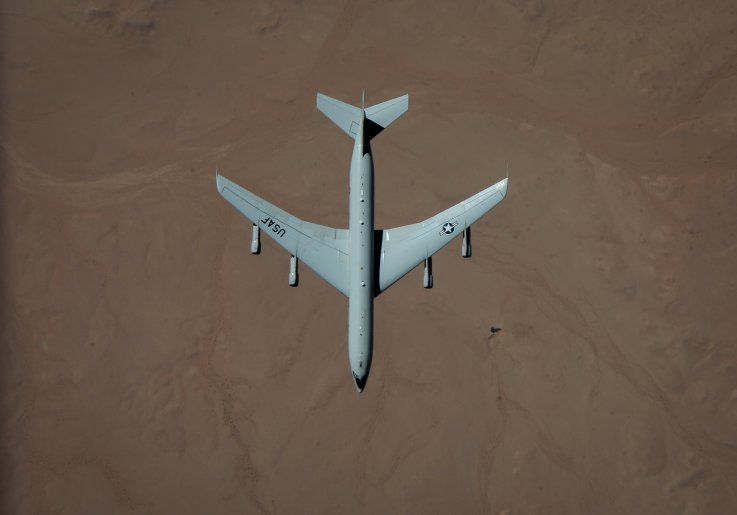 KC-135 refuels F-22, JSTARS KC-135 refuels F-22, JSTARS