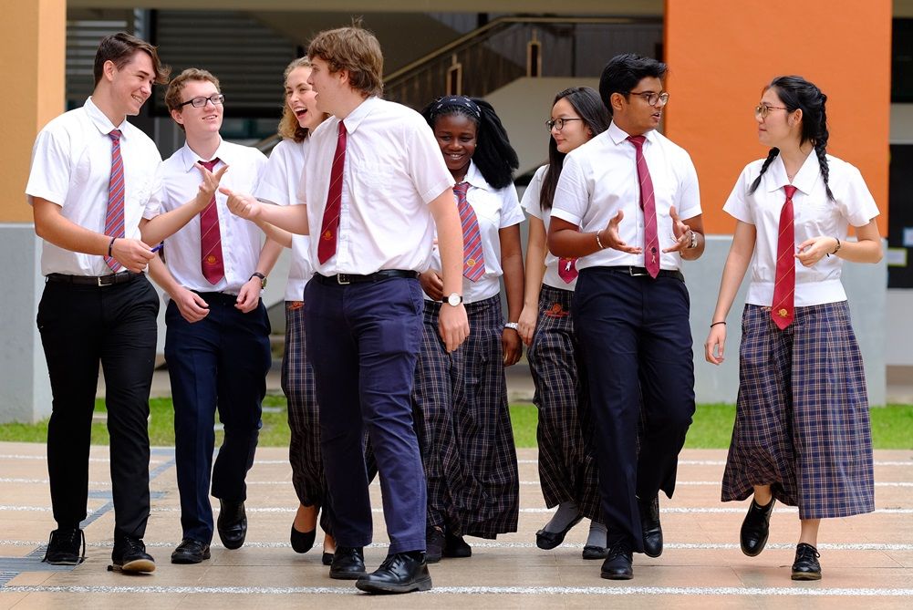 High level students. Jerudong International School. Бруней школа. Бруней студенты. Cambridge University uniform.