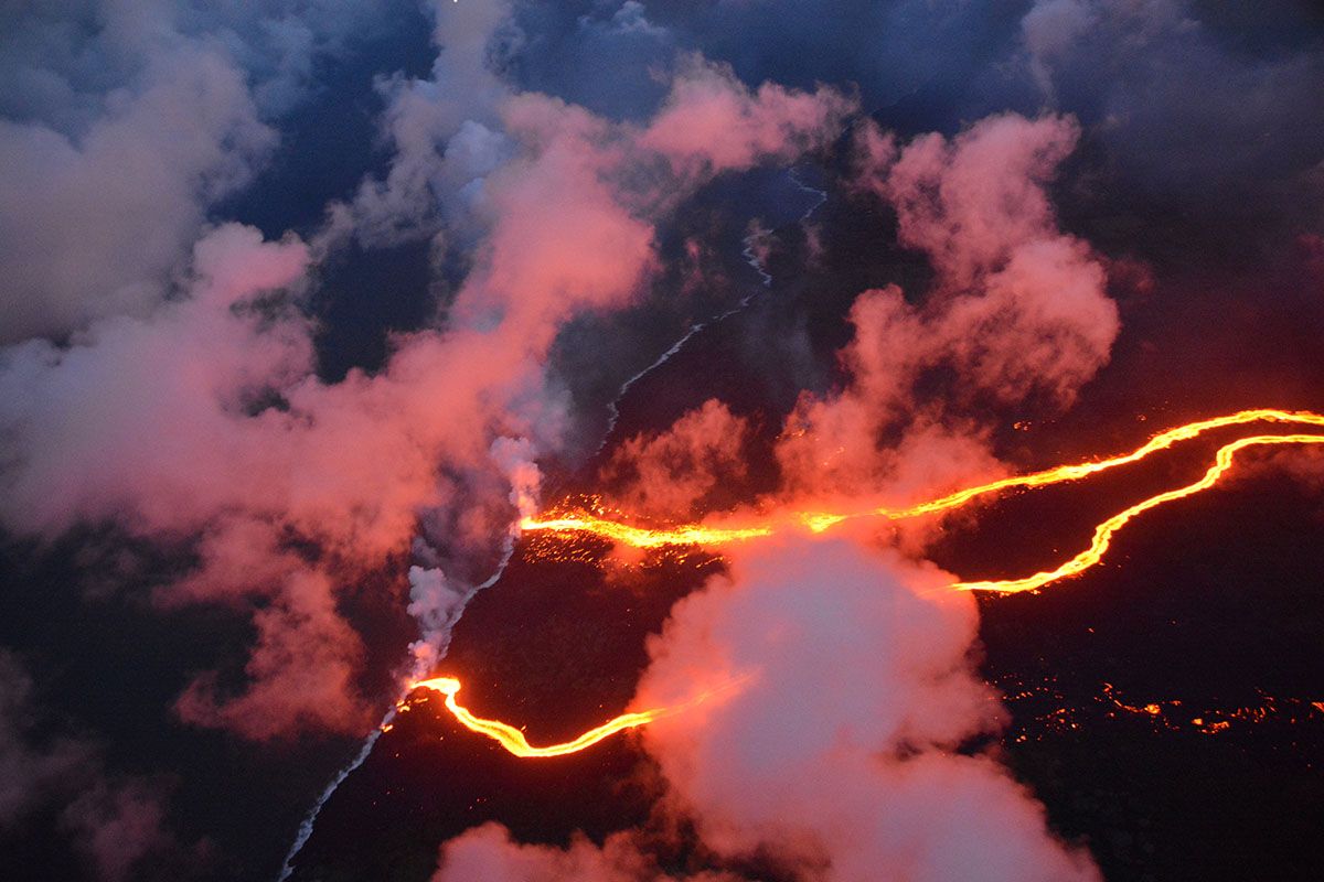 Latest Photos of Hawaii's Kilauea Volcano Eruption Residents Flee as