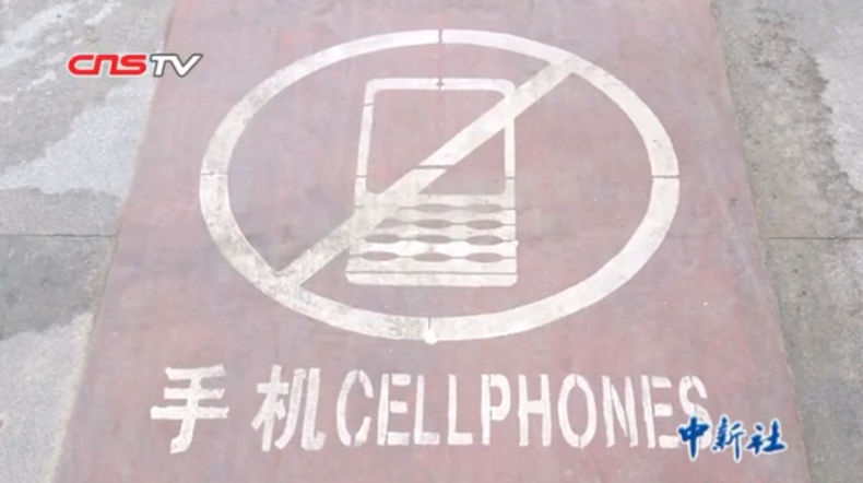 cellphone sidewalk