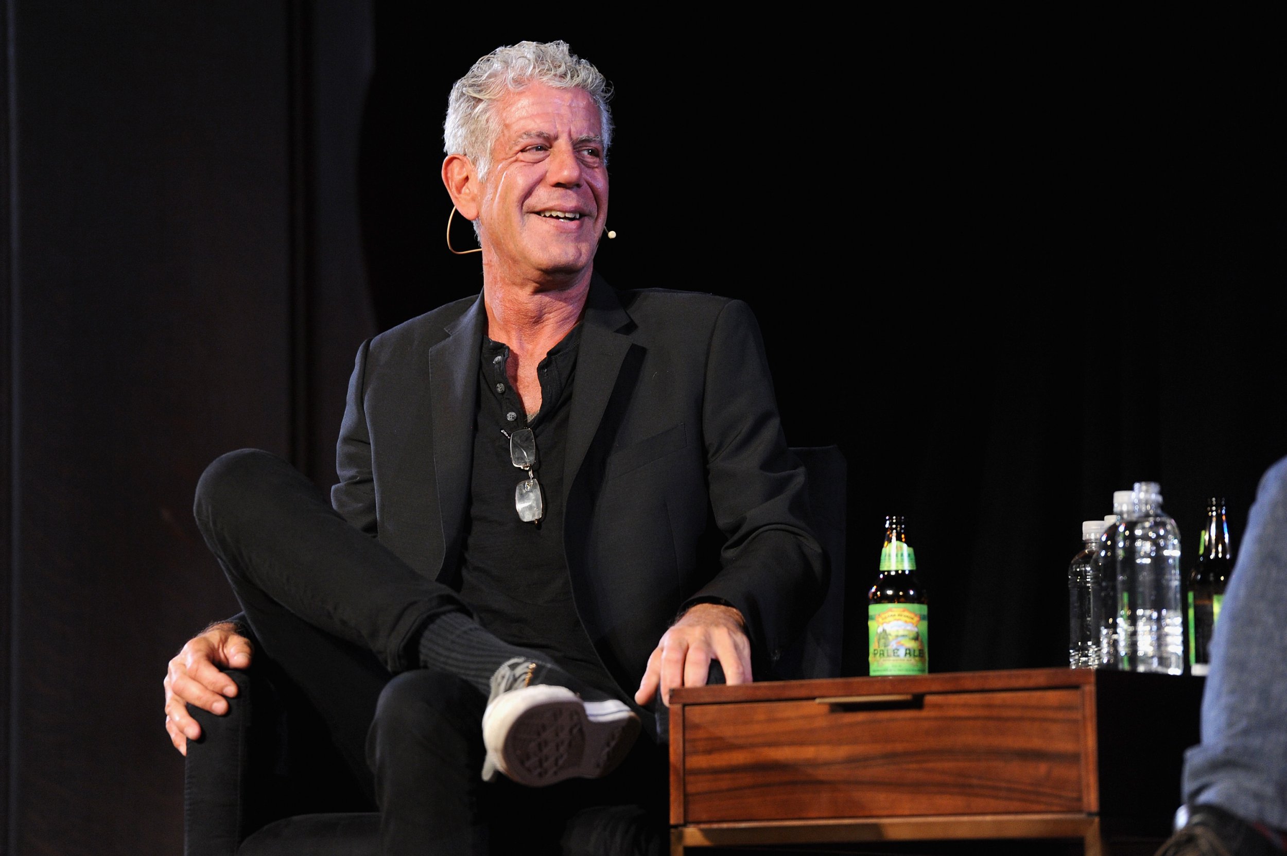 Anthony Bourdain Shows Where To Watch Chef S Best Episodes Clips   Gettyimages 858822288 