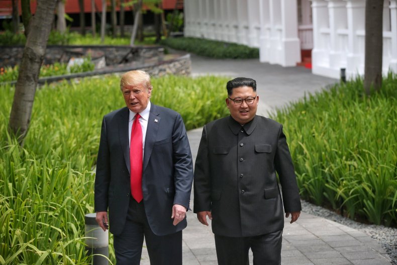 2018-06-12T170223Z_3_LYNXMPEE5B0UW_RTROPTP_4_NORTHKOREA-USA