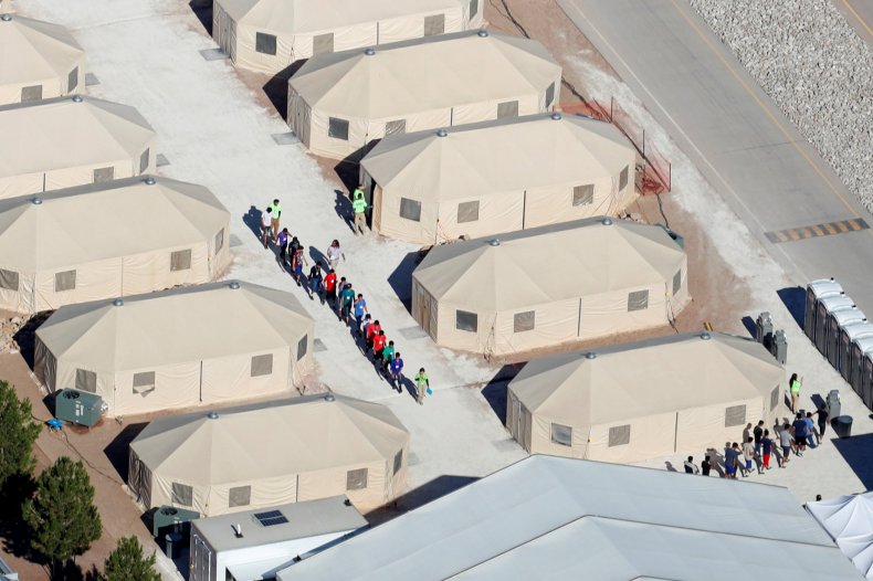 2018-06-19T070212Z_1_LYNXMPEE5I0FV_RTROPTP_4_USA-IMMIGRATION-CHILDREN