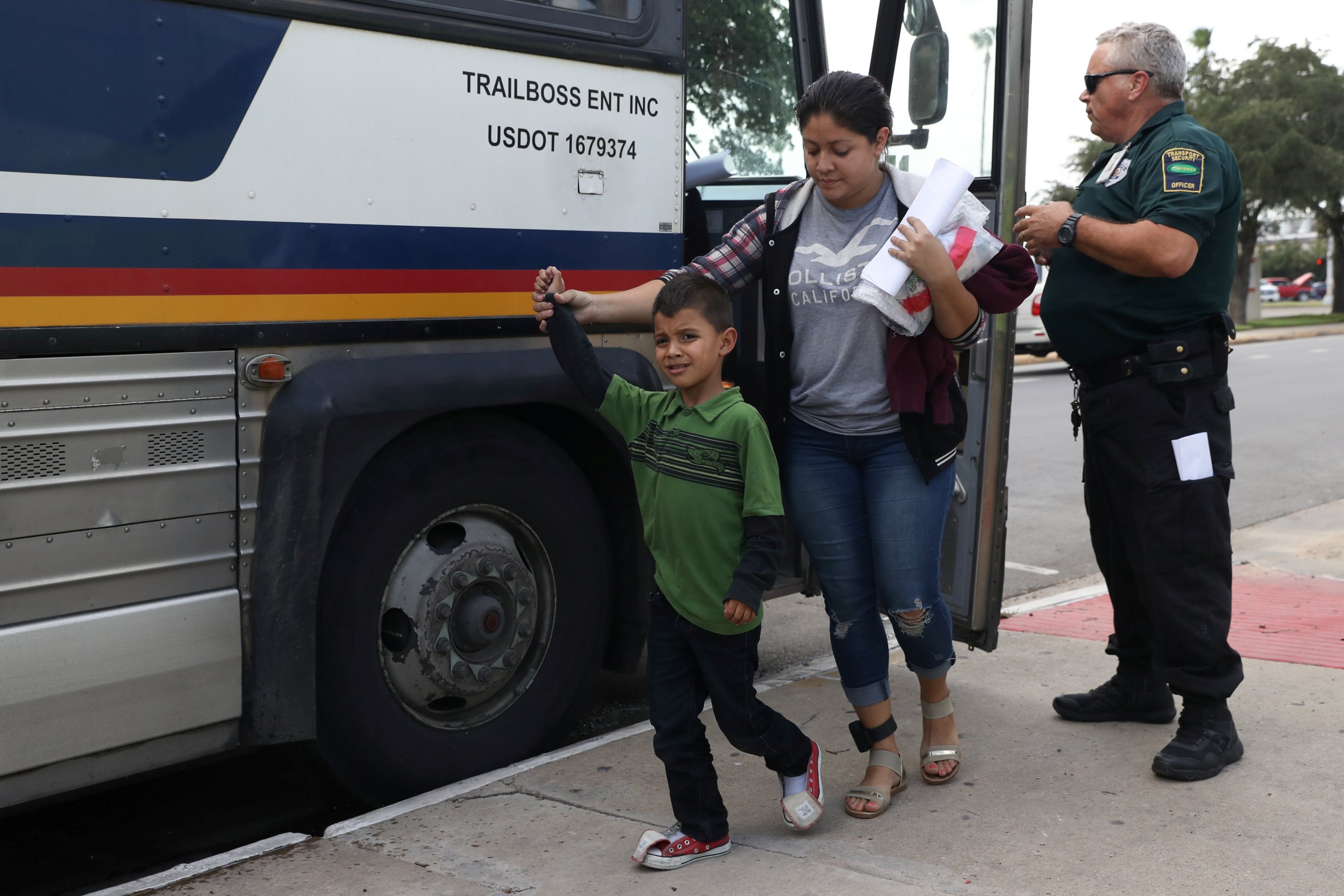 Bus carrying migrant detainees